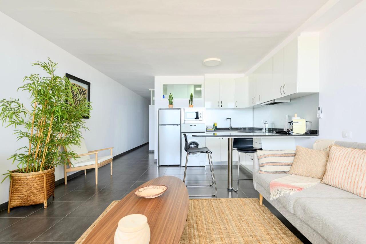 Charming 2 Bedroom Retreat With Beachfront Views San Bartolomé Exteriör bild